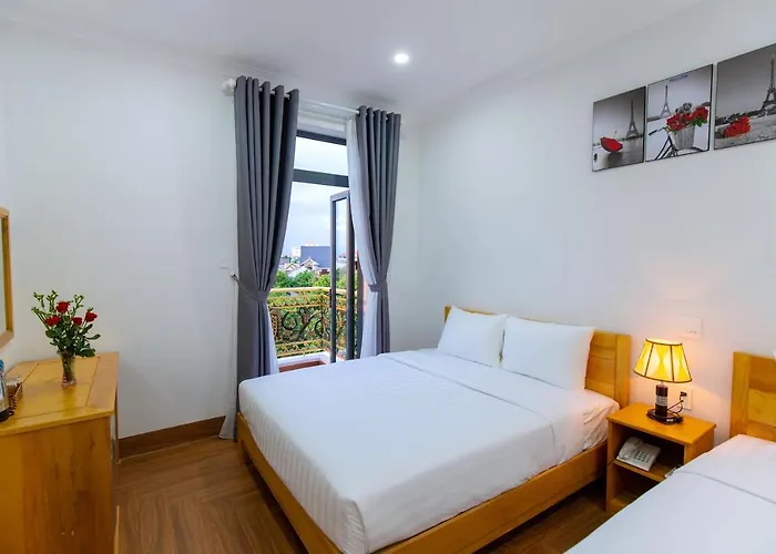Khách sạn Phạm Gia Phan Thiết *